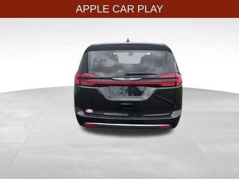 Used 2023 Chrysler Pacifica Touring-L FWD image 6