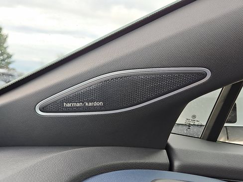 New 2025 Volkswagen ID.4 Pro S Plus image 19