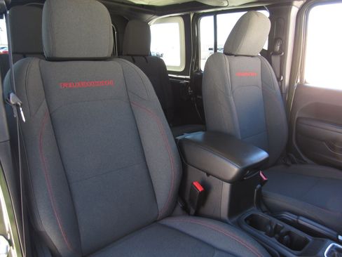 Used 2024 Jeep Wrangler Unlimited Rubicon w/ Technology Group image 10