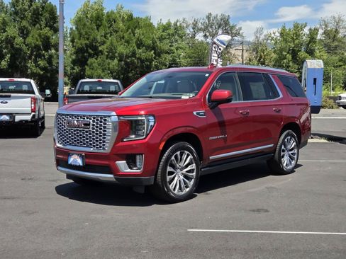 Used 2021 GMC Yukon Denali w/ Denali Premium Package AWD/4WD image 1