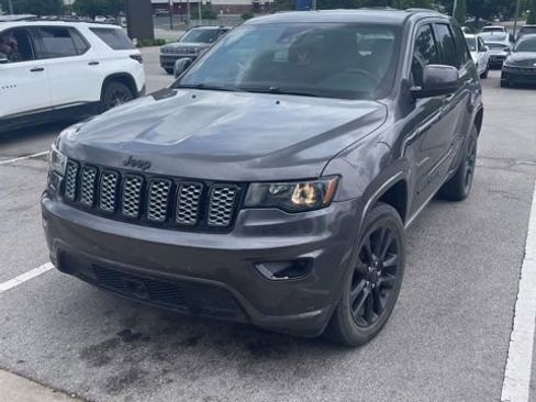Used 2020 Jeep Grand Cherokee Altitude AWD/4WD image 2