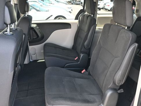 Used 2018 Dodge Grand Caravan SE w/ UConnect Hands-Free Group FWD image 16