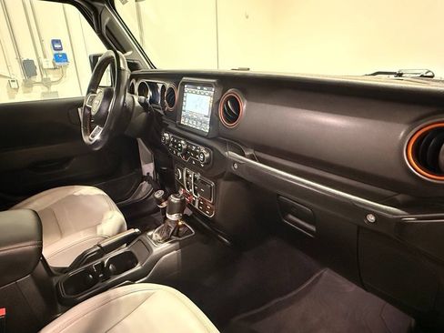 Used 2023 Jeep Gladiator Mojave w/ LED Lighting Group AWD/4WD image 28