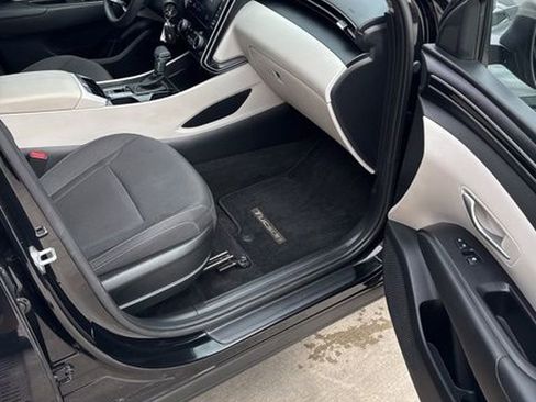 Used 2023 Hyundai Tucson SE image 14