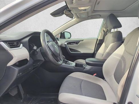 Used 2024 Toyota RAV4 XLE w/ Convenience Package FWD image 11