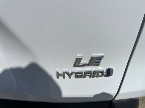 Used 2024 Toyota RAV4 LE AWD/4WD image 27