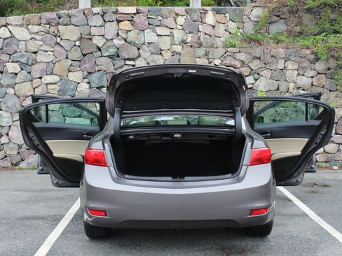 Used 2014 Acura ILX w/ Technology Package FWD image 10