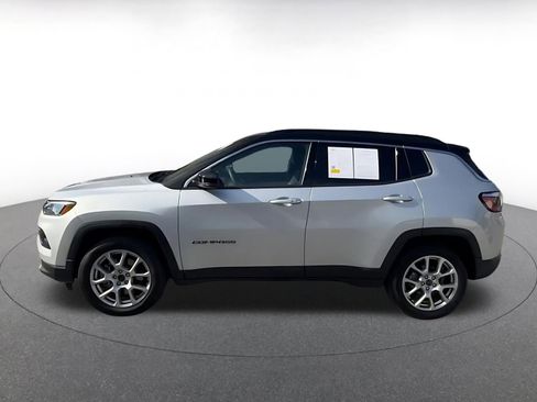 Used 2025 Jeep Compass Limited image 9