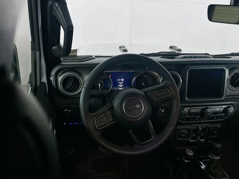 Used 2023 Jeep Wrangler Unlimited w/ Sun & Screen Package image 17