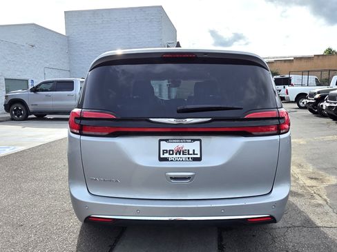 Certified 2024 Chrysler Pacifica Touring-L image 4