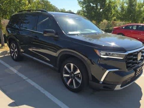 Used 2025 Honda Pilot Touring image 7