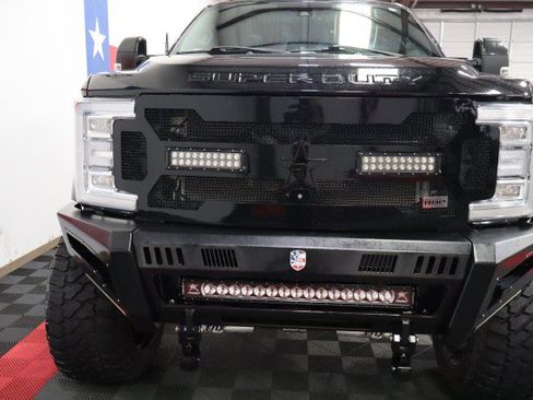 Used 2017 Ford F350 Platinum w/ Platinum Ultimate Package AWD/4WD image 4