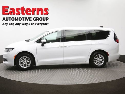 Used 2023 Chrysler Voyager LX image 59