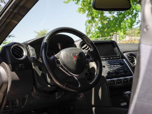 Used 2011 Nissan GT-R Premium AWD/4WD image 38