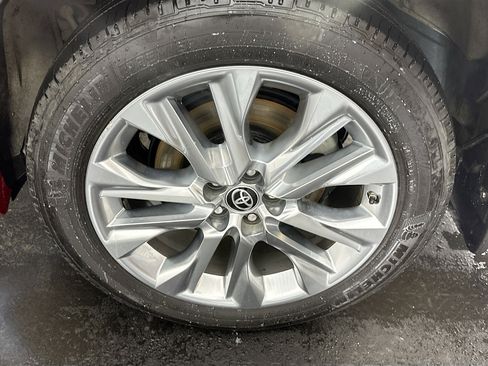 Used 2022 Toyota Highlander Limited image 11