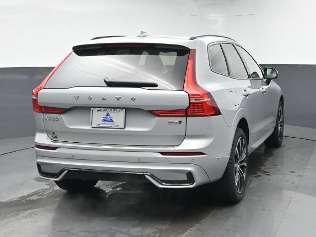 Used 2024 Volvo XC60 B5 Plus w/ Protection Package Premier AWD/4WD image 8