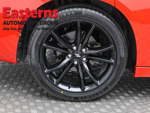 Used 2018 Dodge Charger SXT w/ Blacktop Package RWD image 29