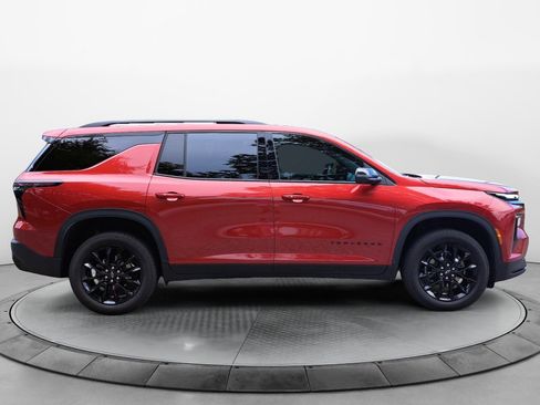 Used 2025 Chevrolet Traverse LT w/ Midnight/Sport Edition FWD image 8