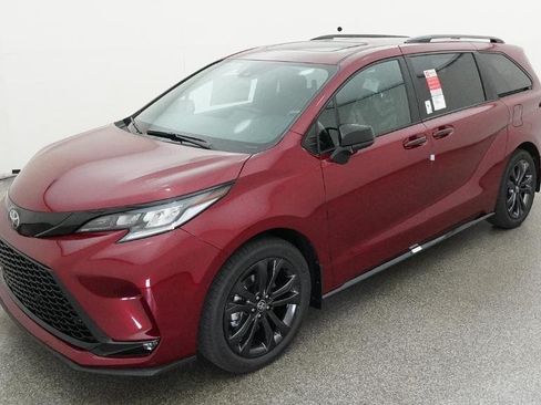New 2026 Toyota Sienna XSE FWD image 11