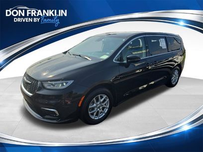 Used 2024 Chrysler Pacifica Touring-L