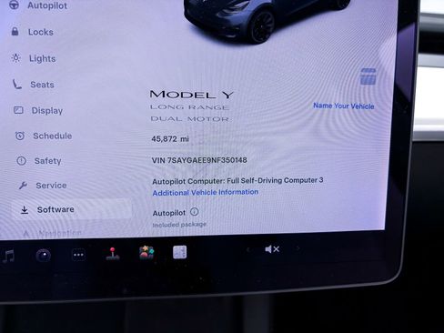 Used 2022 Tesla Model Y Long Range image 24