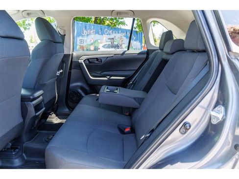 Used 2021 Toyota RAV4 LE AWD/4WD image 13