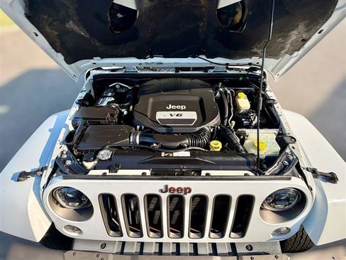 Used 2016 Jeep Wrangler Sahara AWD/4WD image 21