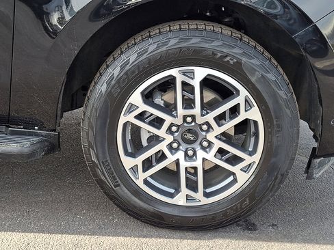 Used 2025 Ford Expedition Active image 8