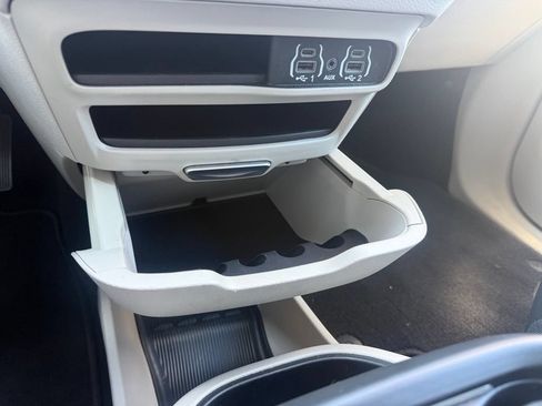 Used 2023 Chrysler Pacifica Touring-L FWD image 31