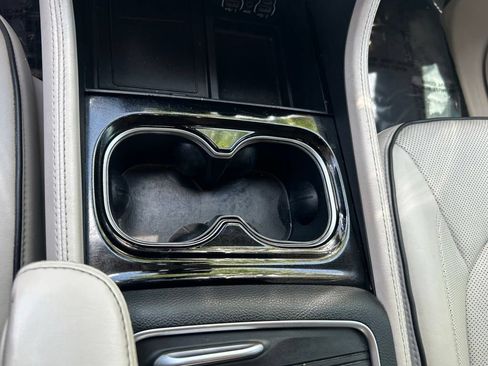 Used 2021 Chrysler Pacifica Limited AWD/4WD image 21