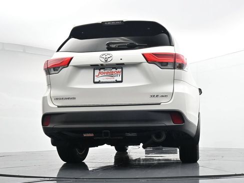 Used 2019 Toyota Highlander XLE AWD/4WD image 35