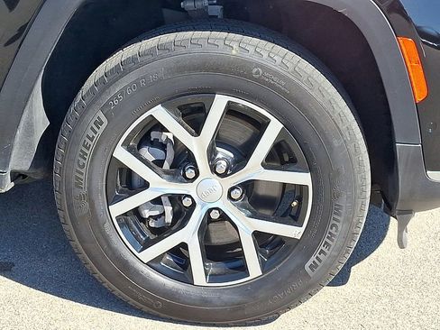 Used 2024 Jeep Grand Cherokee L Limited w/ Luxury Tech Group II AWD/4WD image 8