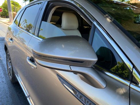 Used 2019 Lincoln Nautilus Reserve FWD image 15