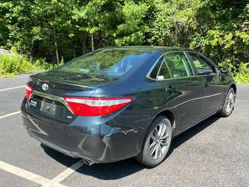 Used 2017 Toyota Camry SE FWD image 6
