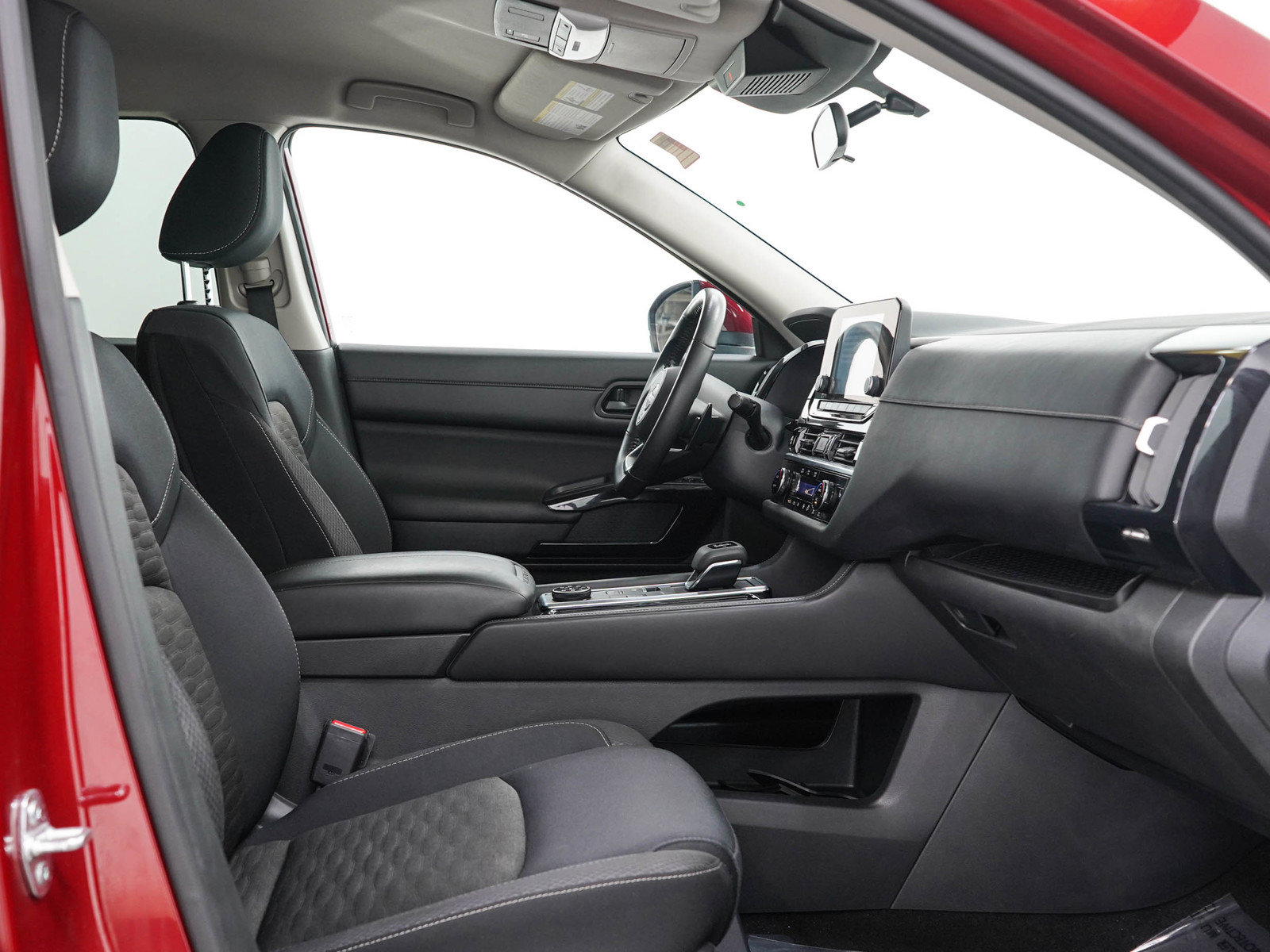 Used 2024 Nissan Pathfinder SV w/ Black Appearance Package AWD/4WD image 13