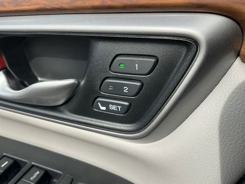 Used 2018 Honda CR-V Touring image 16