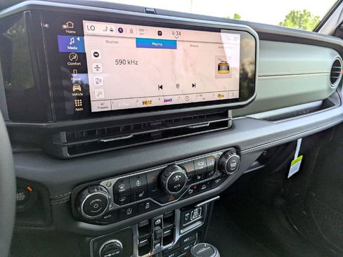 New 2025 Jeep Gladiator Mojave w/ Safety Group image 40