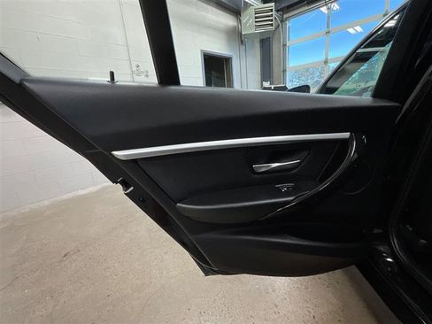 Used 2018 BMW 330i Sedan image 17