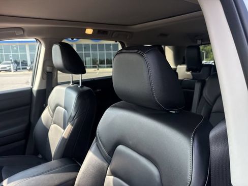 Used 2023 Nissan Pathfinder SL w/ SL Premium Package AWD/4WD image 11