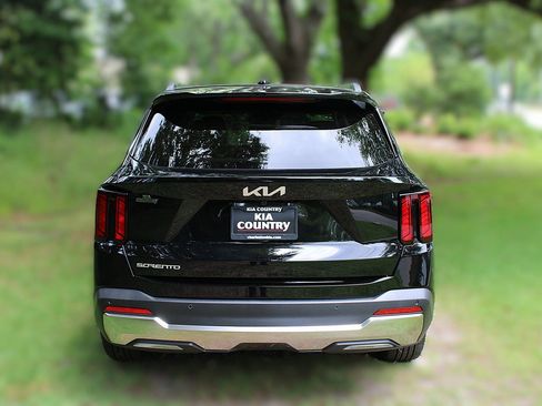 New 2026 Kia Sorento S image 8