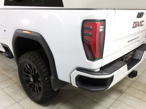 Used 2024 GMC Sierra 2500 AT4 w/ AT4 Premium Plus Package AWD/4WD image 47