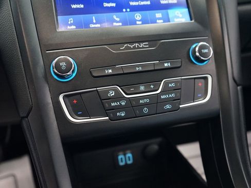 Used 2020 Ford Fusion SE w/ Equipment Group 151A image 35