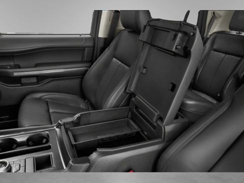 Used 2024 Ford Expedition XLT image 11