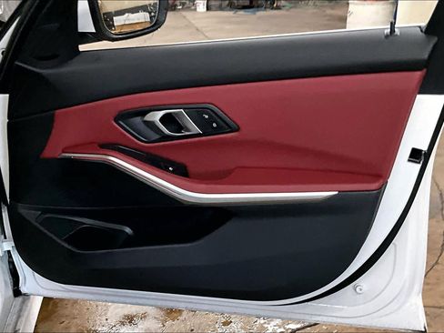 Used 2025 BMW 330i Sedan w/ Convenience Package image 27