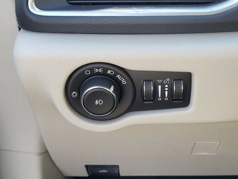 Used 2018 Chrysler Pacifica Limited w/ Advanced Safetytec Group image 19