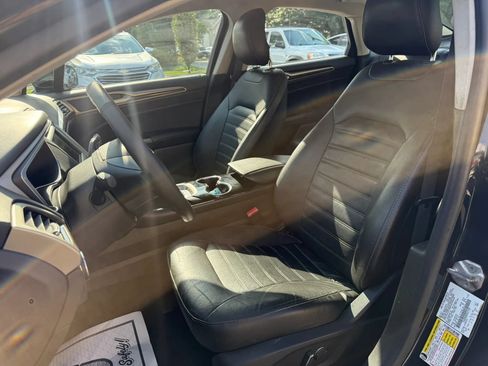 Used 2014 Ford Fusion SE w/ Equipment Group 202A FWD image 11