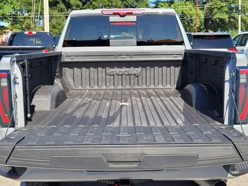 Used 2024 GMC Sierra 3500 AT4 w/ AT4 Premium Plus Package AWD/4WD image 9