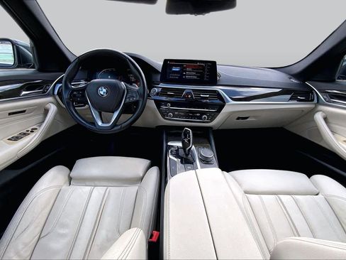 Used 2020 BMW 530i w/ Convenience Package RWD image 16
