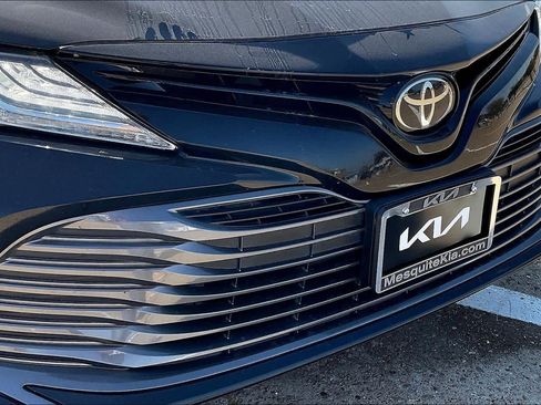 Used 2020 Toyota Camry XLE image 33