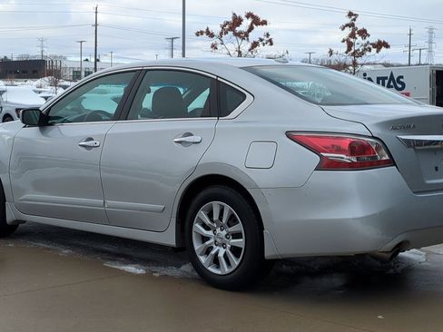 Used 2014 Nissan Altima 2.5 S w/ Display Audio Package image 3